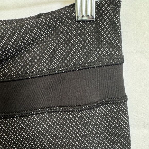 Lululemon Skinny Groove Pant Black - Picture 4 of 8